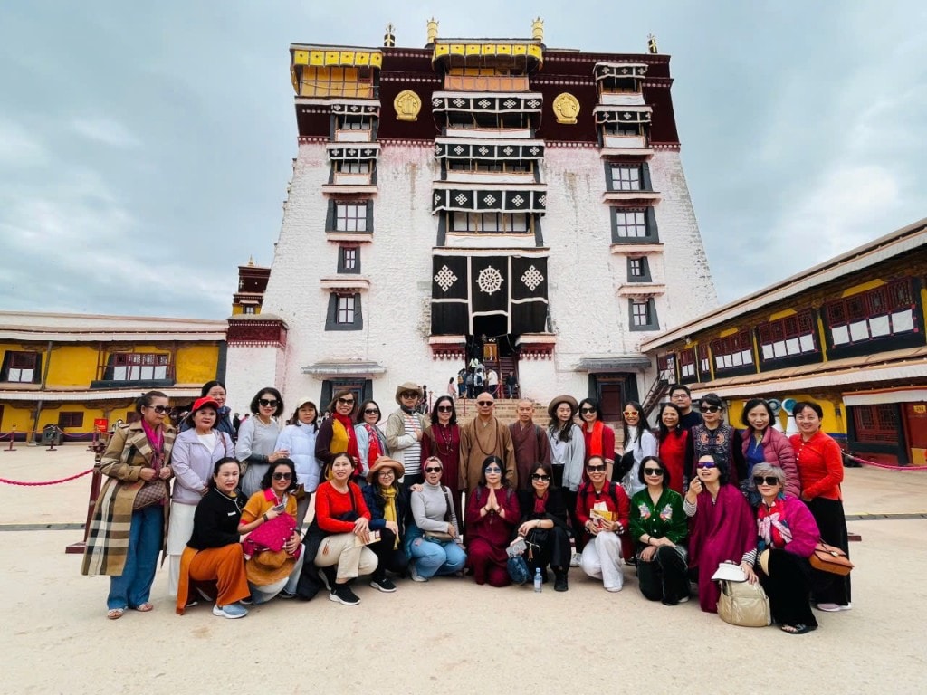 Đoàn khách Vietravel - Bhutan