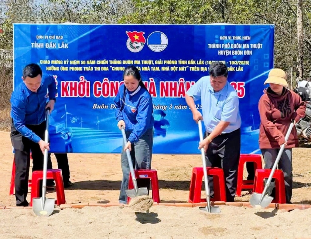 Tuổi trẻ Đắk Lắk khởi công xây mới 32 căn nhà tạm, nhà dột nát trên địa bàn tỉnh (Ảnh: H.Xíu)