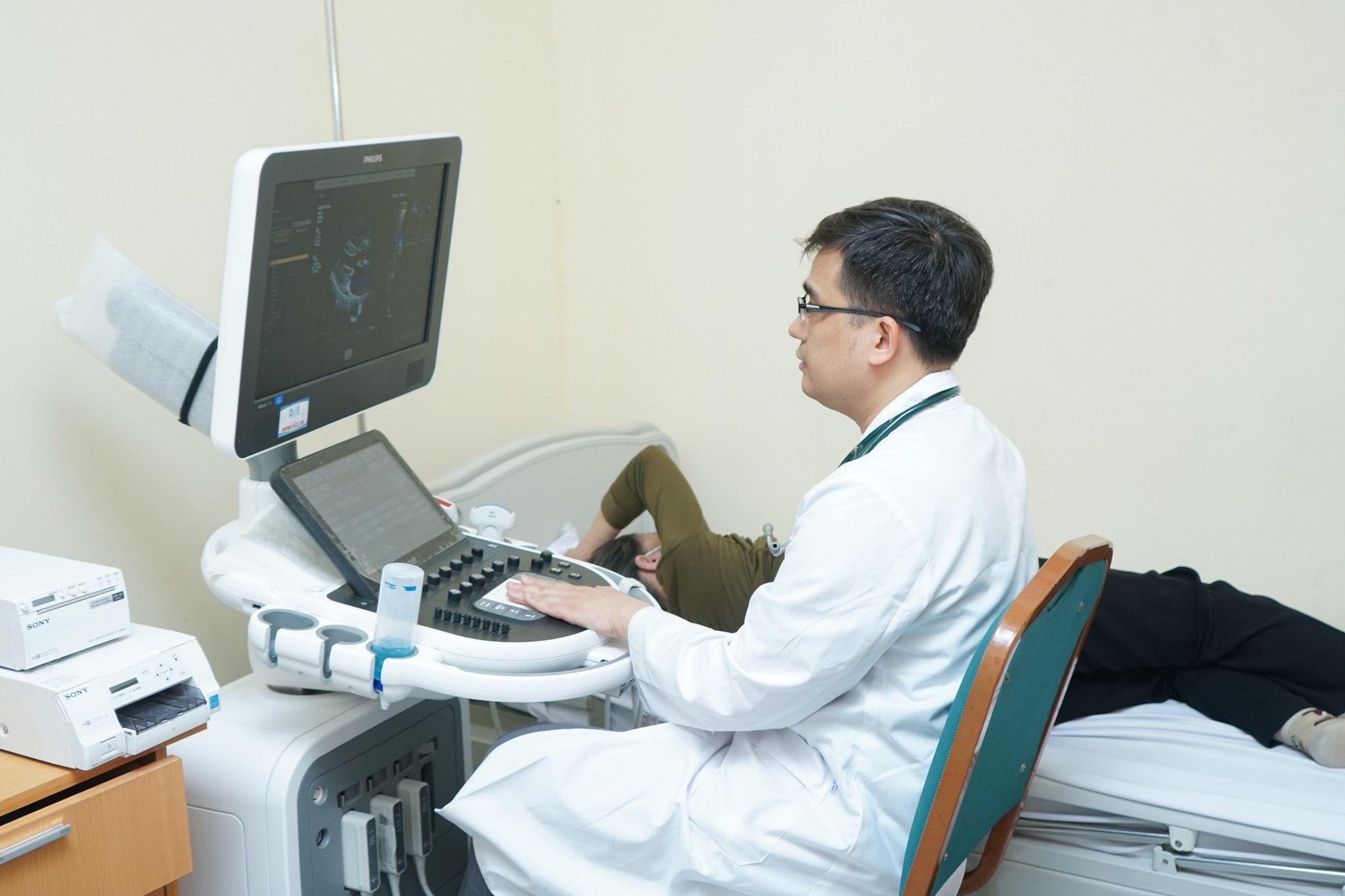 Bệnh nhân chạy thận nhân tạo nhiều năm bị hẹp tắc tĩnh mạch