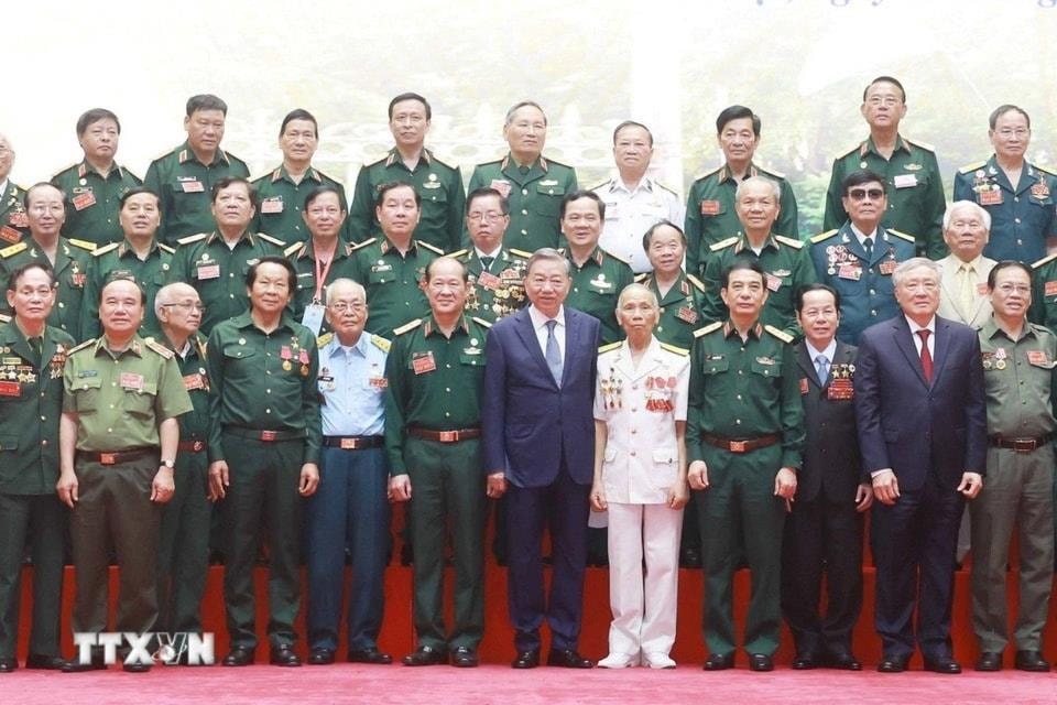 Tổng Bí thư gặp cựu chiến binh, thanh niên xung phong, dân quân tự vệ tham gia kháng chiến chống Mỹ