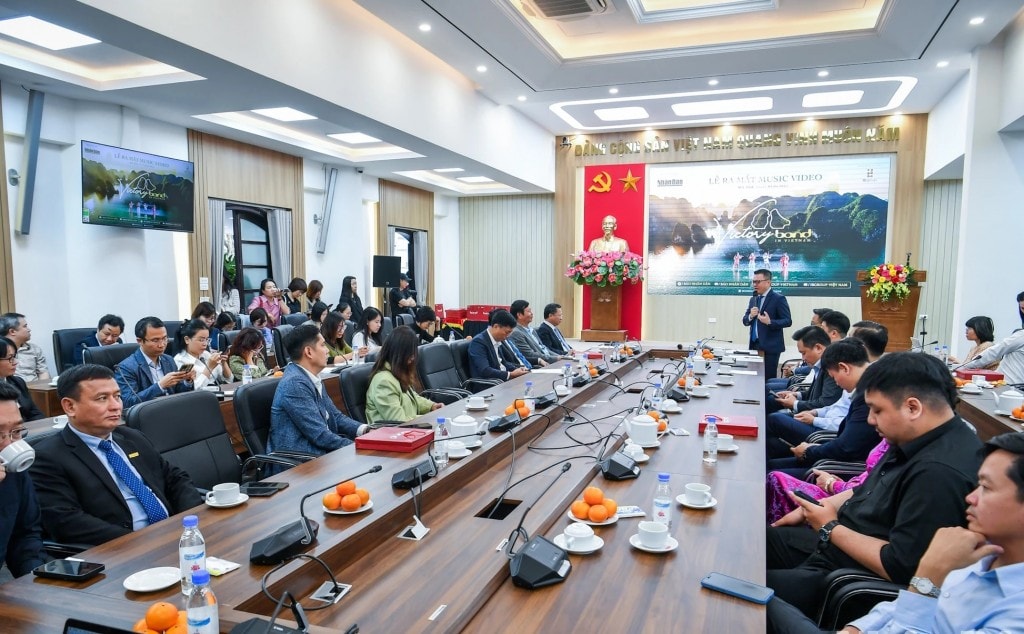 Toàn cảnh lễ ra mắt MV.