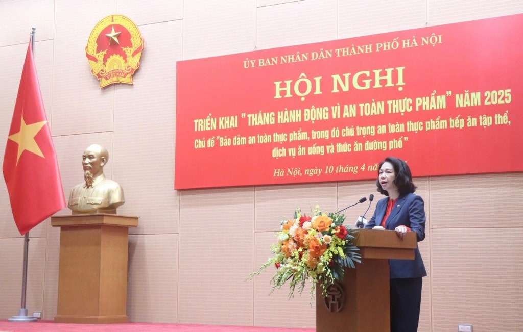 Đồng chí Vũ Thu Hà, Thành ủy viên, Phó Chủ tịch UBND TP Hà Nội phát biểu tại hội nghị