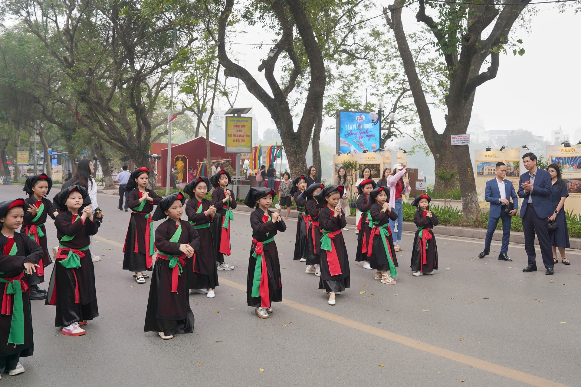 qua-tangj6.jpg