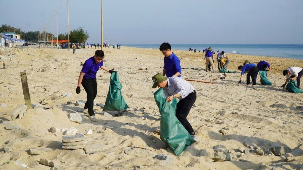 Phong trào “Ngày Chủ nhật xanh - Hãy làm sạch biển” đã và đang trở thành hành động thiết thực