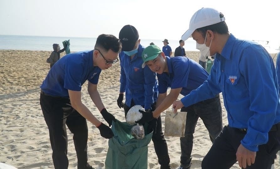 Thu dọn, xử lý hàng chục khối rác thải, xử lý những khu vực “điểm nóng” về ô nhiễm môi trường