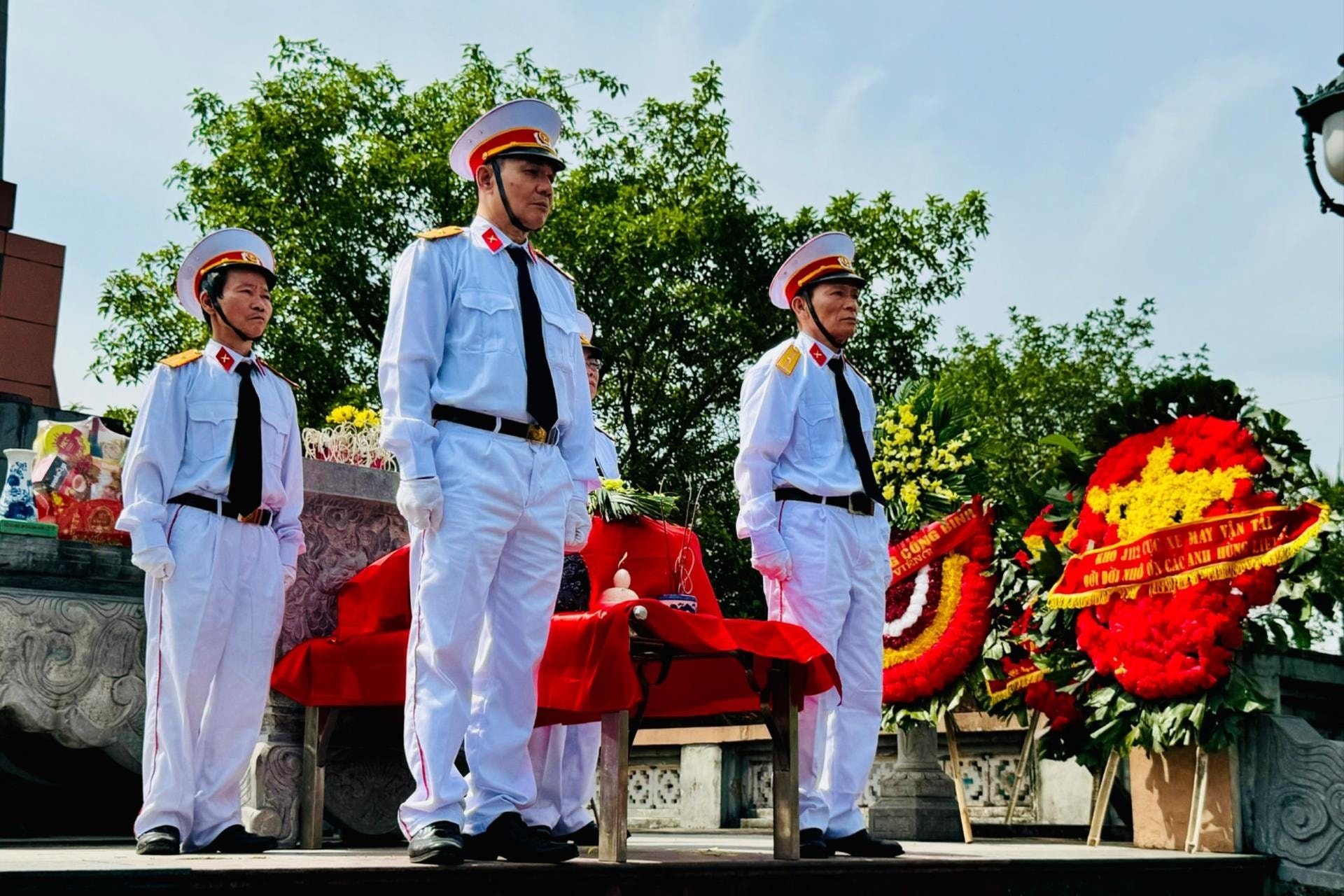 Đón, an táng hài cốt liệt sĩ sau 54 năm tìm kiếm, xác minh danh tính