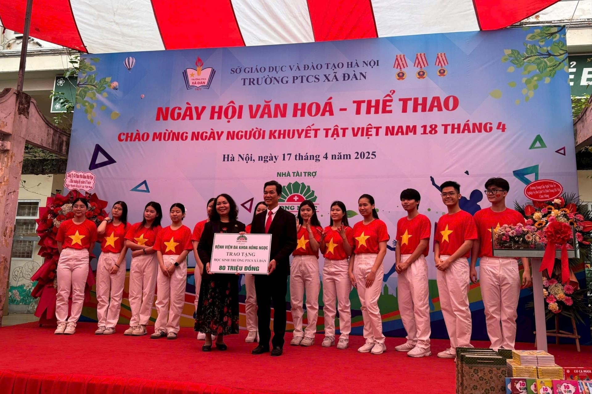 16-benh-vien-hong-ngoc-trao-tang(1).jpg