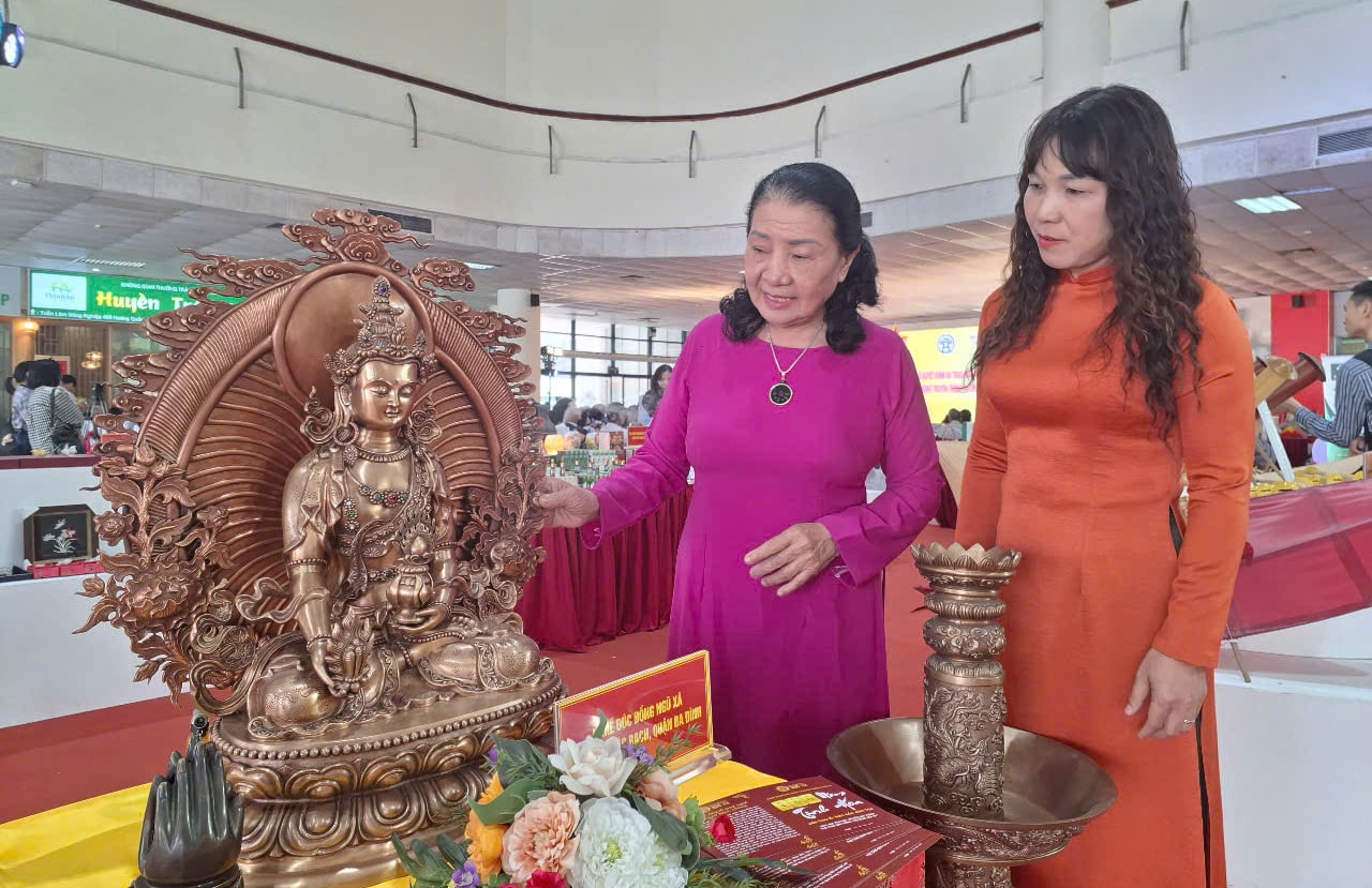 gioi-thieu-san-pham-tai-lang-nghe-duc-dong-ngu-xa-phuong-truc-bach-quan-ba-dinh-..jpg
