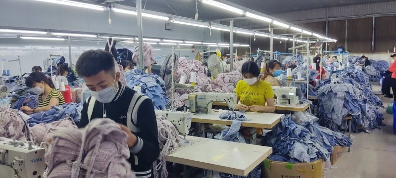 Đẩy mạnh các phong trào thi đua yêu nước trong CNVCLĐ