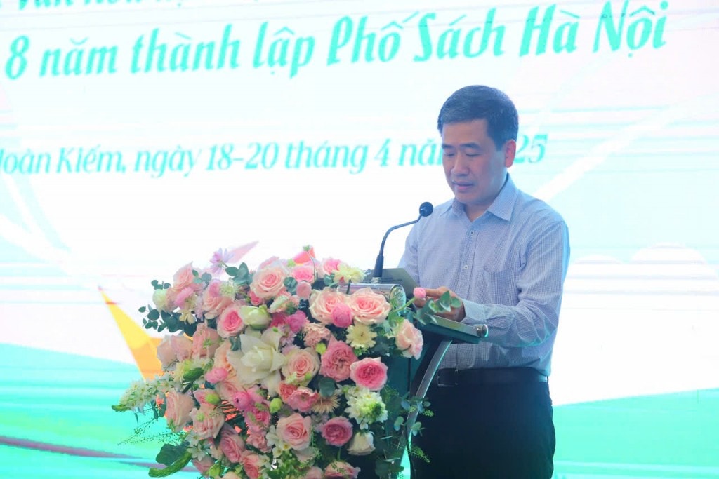Phó Chủ tịch UBND quận Hoàn Kiếm Nguyễn Quốc Hoàn phát biểu khai mạc chuỗi sự kiện tại Phố Sách Hà Nội
