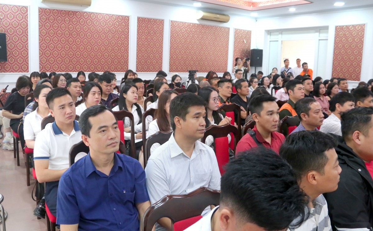 TRỰC TUYẾN HÌNH ẢNH: Gần 300 đoàn viên, người lao động đối thoại về Luật Thủ đô, Luật Công đoàn