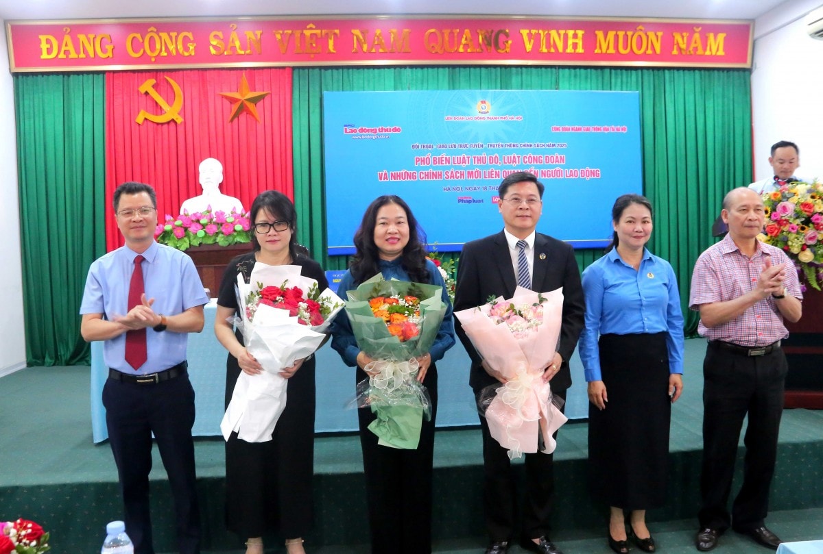 TRỰC TUYẾN HÌNH ẢNH: Gần 300 đoàn viên, người lao động đối thoại về Luật Thủ đô, Luật Công đoàn