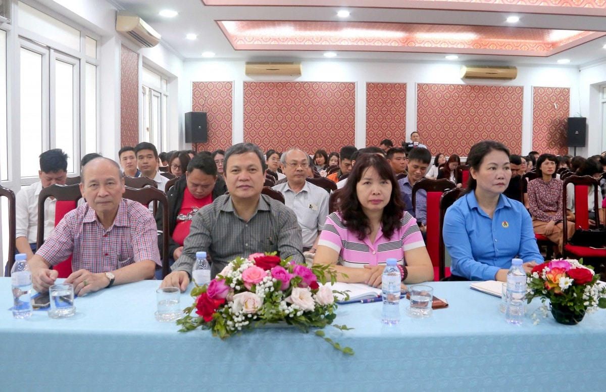 TRỰC TUYẾN HÌNH ẢNH: Gần 300 đoàn viên, người lao động đối thoại về Luật Thủ đô, Luật Công đoàn