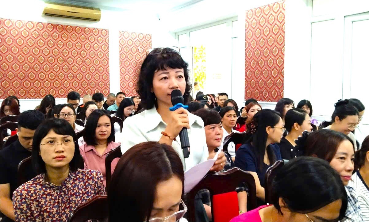 TRỰC TUYẾN HÌNH ẢNH: Gần 300 đoàn viên, người lao động đối thoại về Luật Thủ đô, Luật Công đoàn