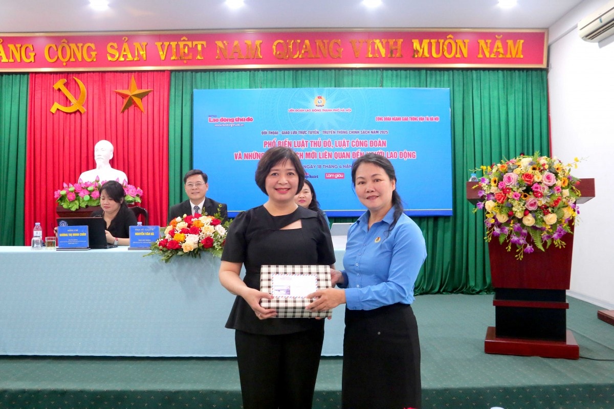 TRỰC TUYẾN HÌNH ẢNH: Gần 300 đoàn viên, người lao động đối thoại về Luật Thủ đô, Luật Công đoàn