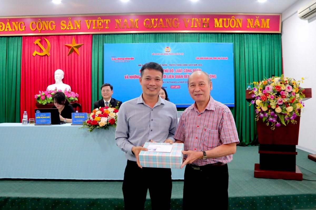 TRỰC TUYẾN HÌNH ẢNH: Gần 300 đoàn viên, người lao động đối thoại về Luật Thủ đô, Luật Công đoàn