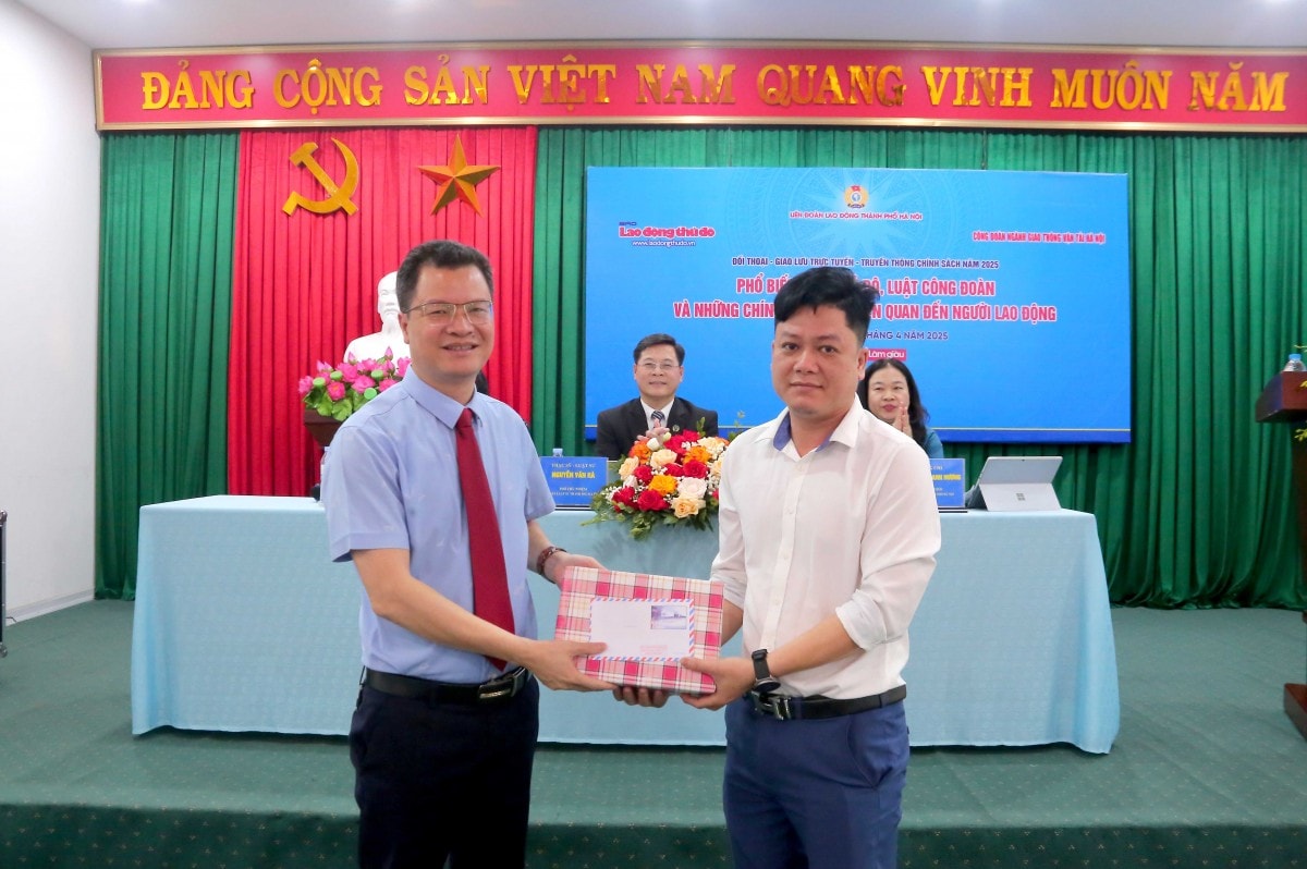 TRỰC TUYẾN HÌNH ẢNH: Gần 300 đoàn viên, người lao động đối thoại về Luật Thủ đô, Luật Công đoàn