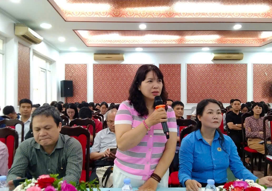 TRỰC TUYẾN HÌNH ẢNH: Gần 300 đoàn viên, người lao động đối thoại về Luật Thủ đô, Luật Công đoàn