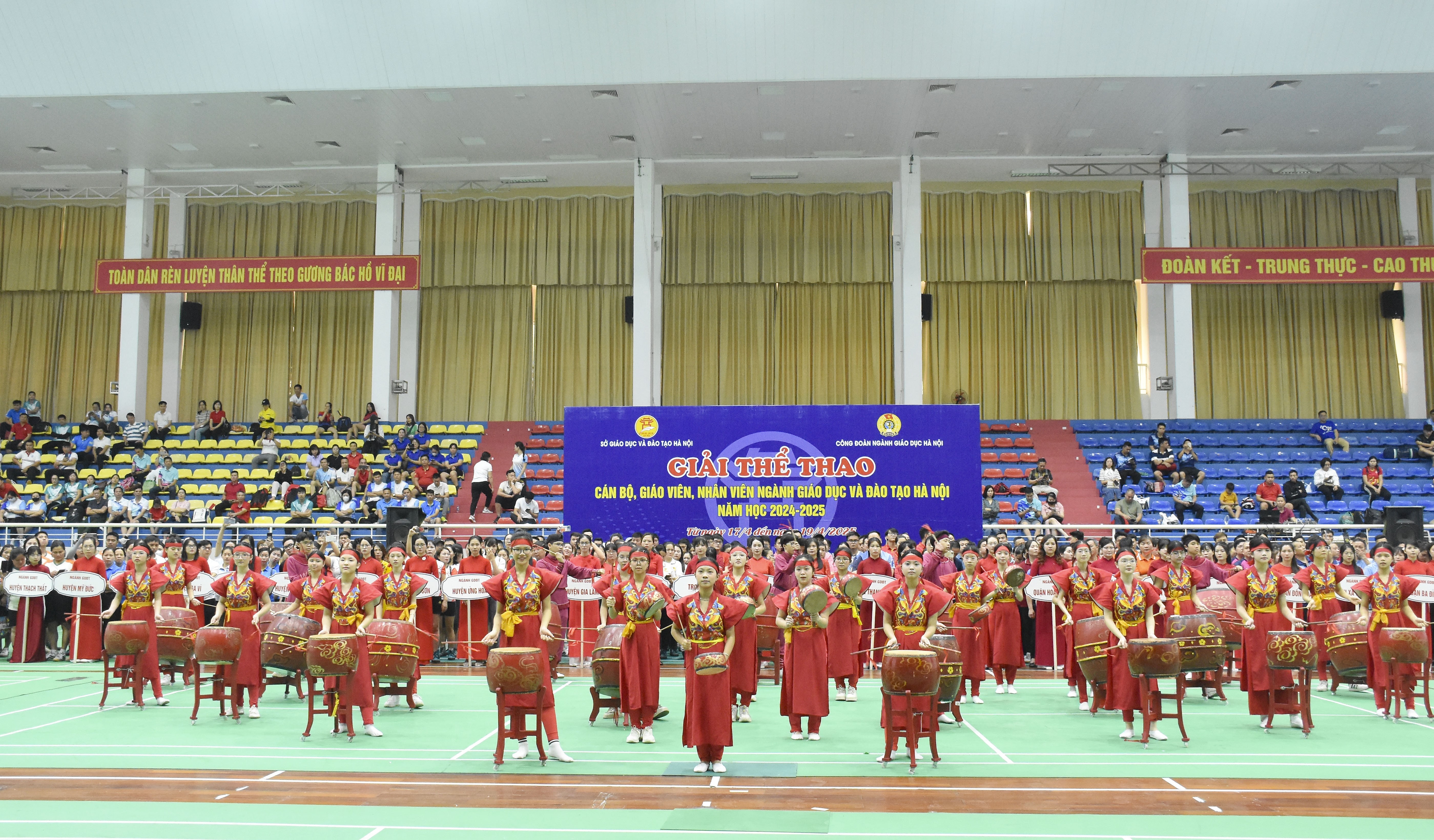 Những hình ảnh ấn tượng tại Giải thể thao CBGVNV ngành GD&ĐT Hà Nội