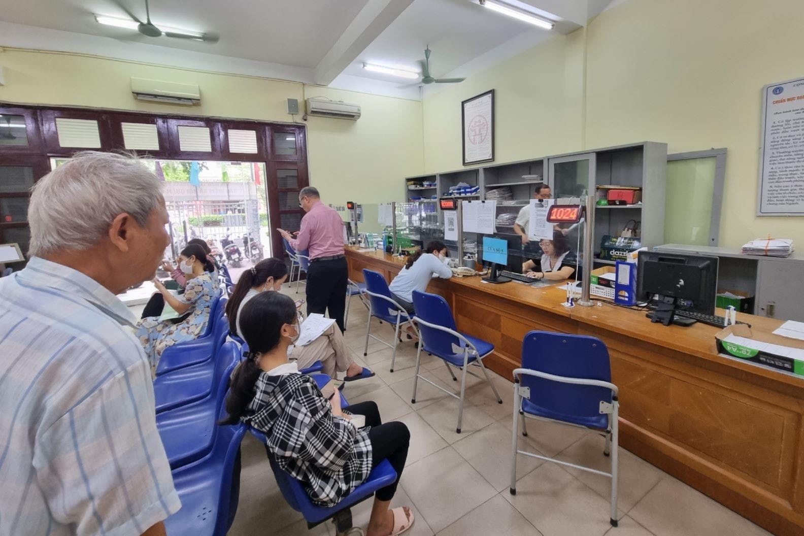 Thủ tướng chỉ đạo chi trả lương hưu tháng 5 sớm