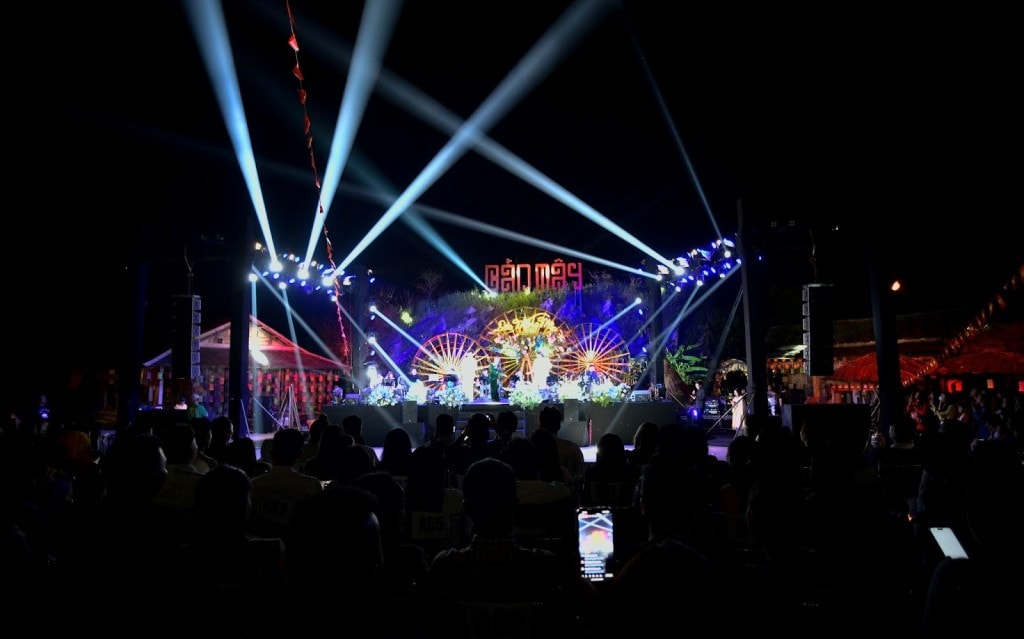 Sân khấu Bản Mây tại khu du lịch Sun World Fansipan