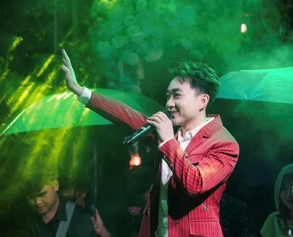 Giọng ca trẻ đầy cảm xúc Trung Quang