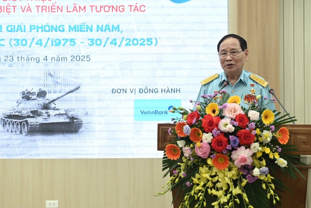-Đại tá Nguyễn Văn Lục, Anh hùng lực lượng vũ trang nhân dân, chỉ huy Phi đội Quyết thắng của Không quân nhân dân Việt Nam, đã tiến hành tập kích đường không vào sân bay Tân Sơn Nhất ngày 28/4/1975
