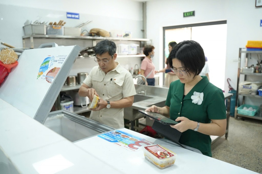 Phát hiện nhiều thực phẩm hết hạn tại công ty Bếp Lang Liêu Phát hiện nhiều thực phẩm hết hạn tại công ty Bếp Lang Liêu