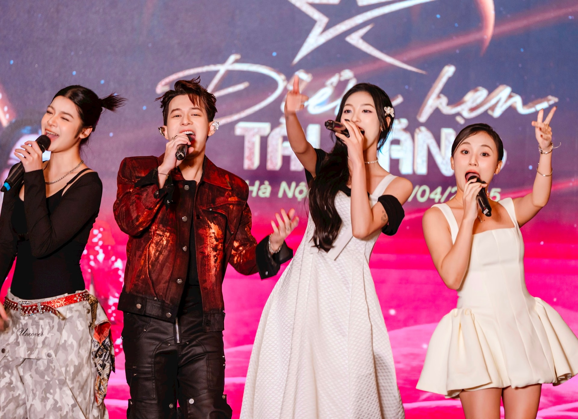 nhieu-guong-mat-than-quen-trong-chuong-trinh.jpg