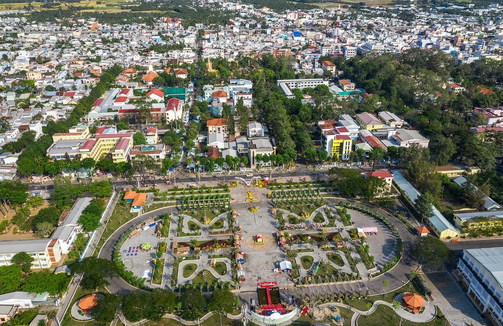 Tỉnh Trà Vinh có diện tích tự nhiên là 2.358 km2, dân số khoảng 1,1 triệu người, hiện có 104 đơn vị hành chính cấp xã Tỉnh Trà Vinh có diện tích tự nhiên là 2.358 km2, dân số khoảng 1,1 triệu người, hiện có 104 đơn vị hành chính cấp xã