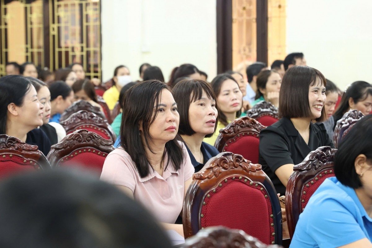 TRỰC TUYẾN HÌNH ẢNH: Chính sách đối với cán bộ nghỉ trước tuổi khi thực hiện tinh gọn bộ máy