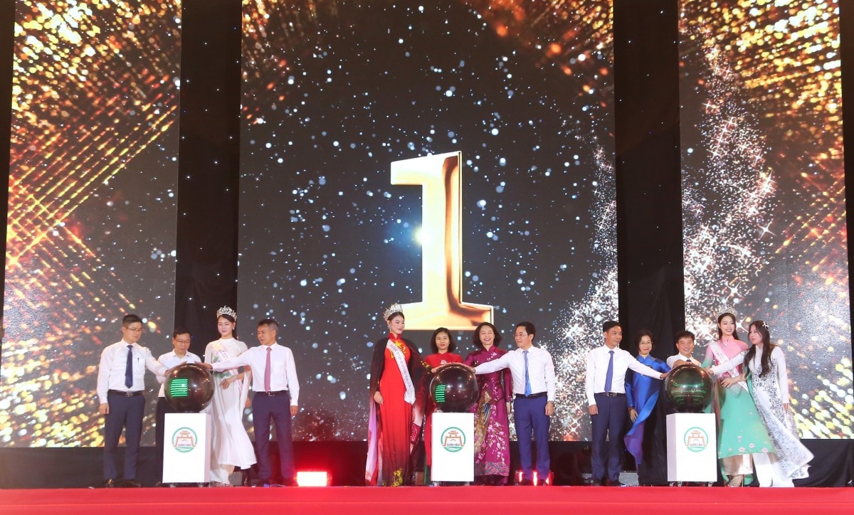 Sơn Tây: Sơ kết hoạt động Phố đi bộ và Khai mạc Năm du lịch Sơn Tây – xứ Đoài