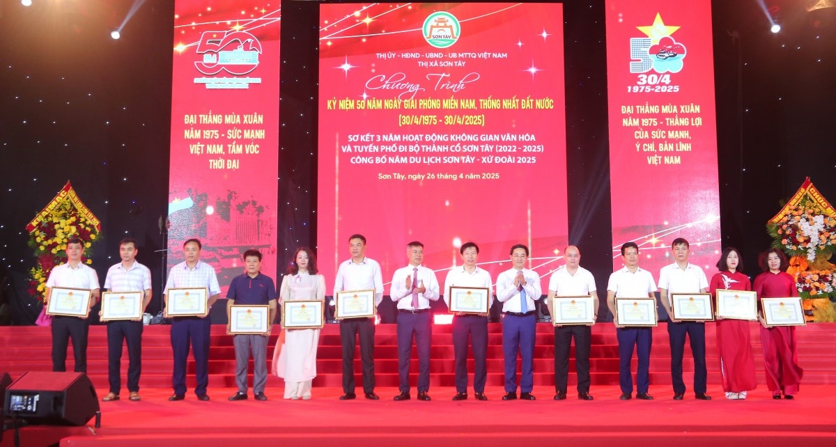 Sơn Tây: Sơ kết hoạt động Phố đi bộ và Khai mạc Năm du lịch Sơn Tây – xứ Đoài