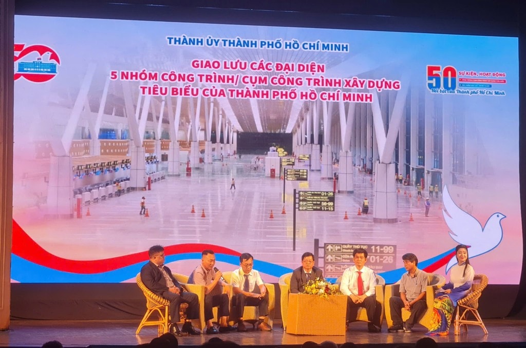 Đại diện Nhóm công trình dân dụng – công nghiệp, ông Lê Khắc Hồng - Trưởng ban Quản lý dự án Nhà ga hành khách T3 - Cảng hàng không quốc tế Tân Sơn Nhất chia sẻ tại buổi lễ
