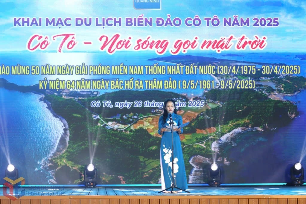 Bà Lê Ngọc Hân, Bí thư Huyện ủy, Chủ tịch UBND huyện Cô Tô phát biểu khai mạc.