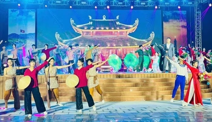 Chương trình văn nghệ mở màn buỗi lễ