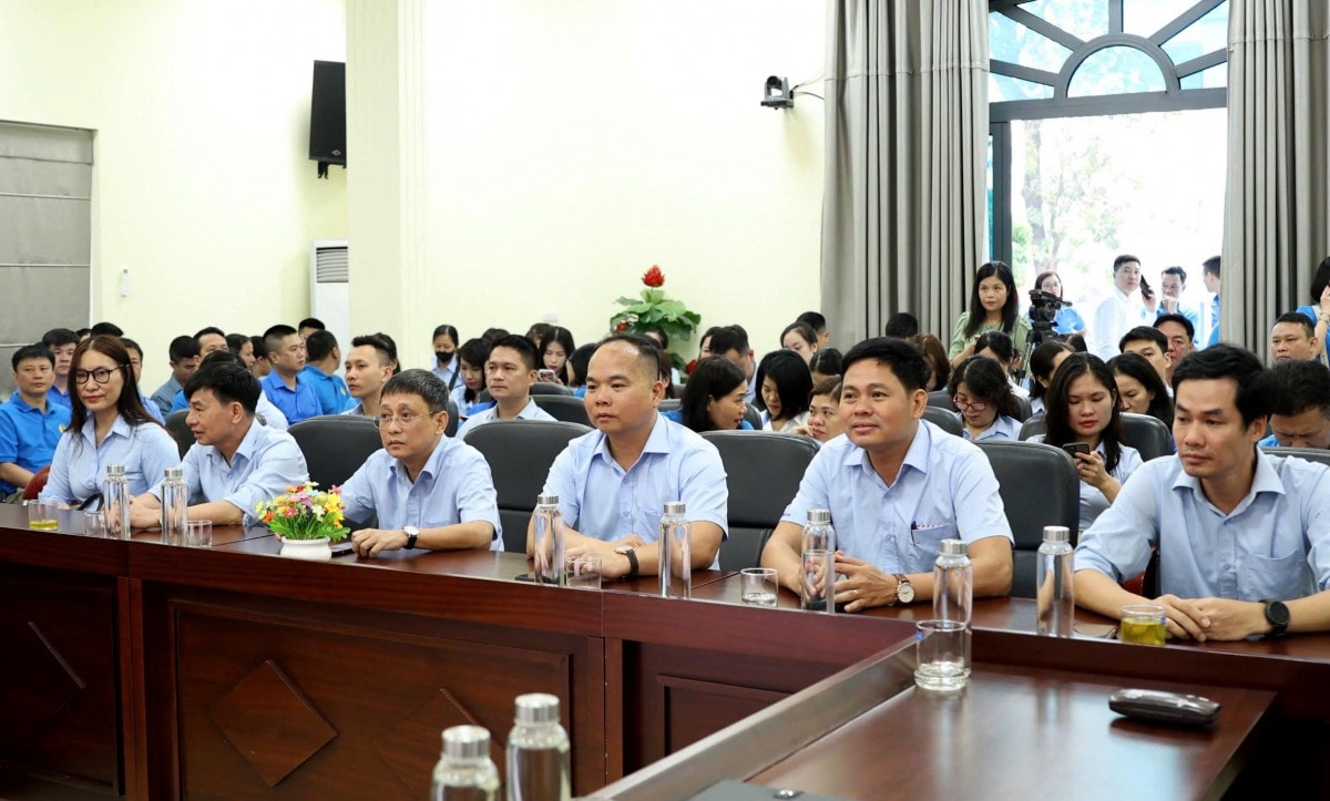 TRỰC TUYẾN HÌNH ẢNH: Đối thoại, giao lưu về những chính sách mới liên quan đến người lao động