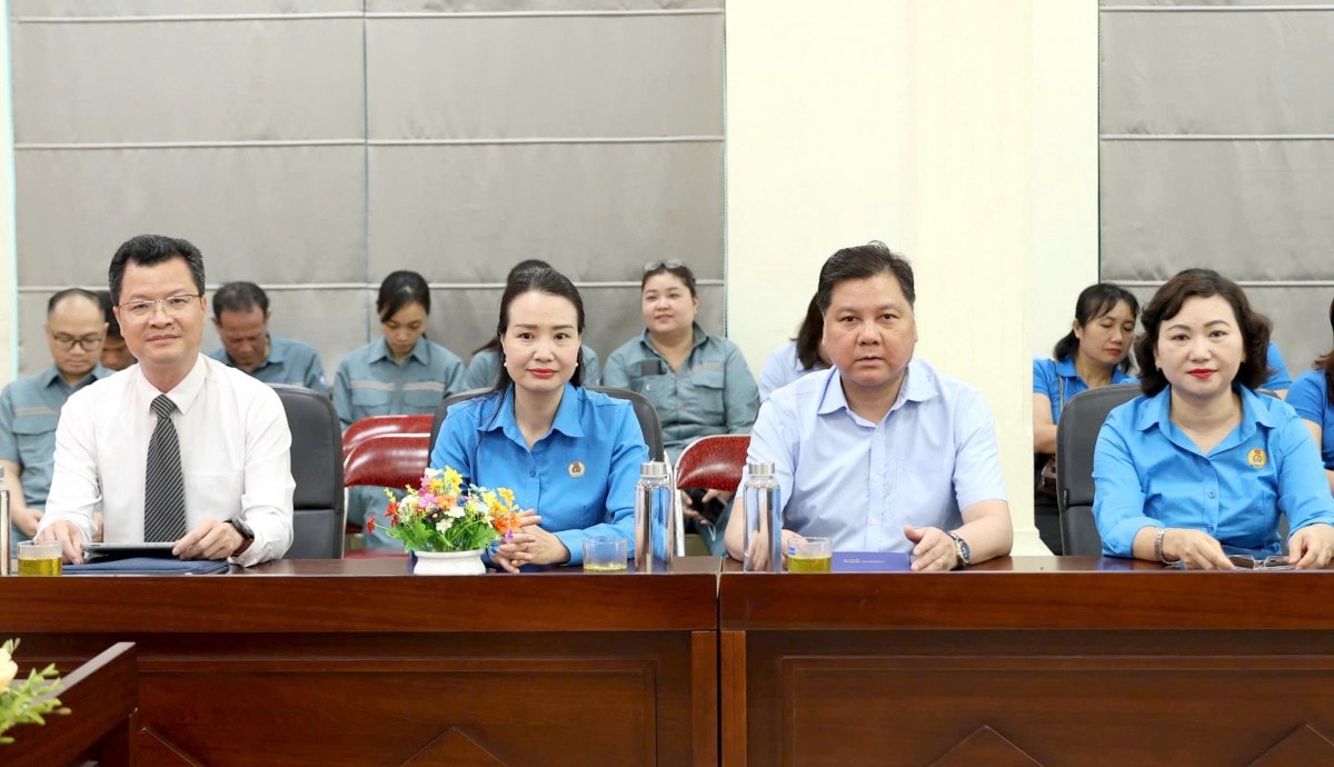 TRỰC TUYẾN HÌNH ẢNH: Đối thoại, giao lưu về những chính sách mới liên quan đến người lao động