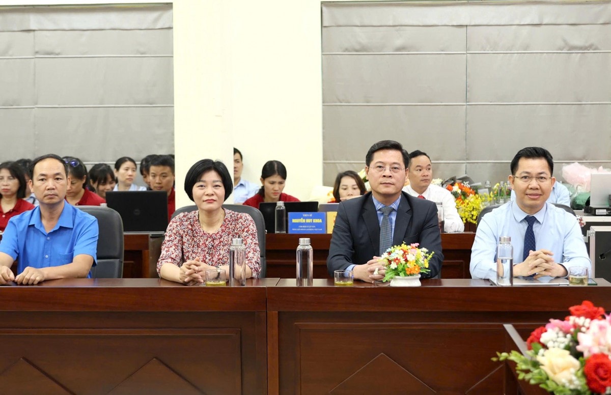 TRỰC TUYẾN HÌNH ẢNH: Đối thoại, giao lưu về những chính sách mới liên quan đến người lao động