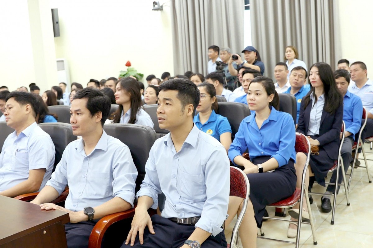 TRỰC TUYẾN HÌNH ẢNH: Đối thoại, giao lưu về những chính sách mới liên quan đến người lao động