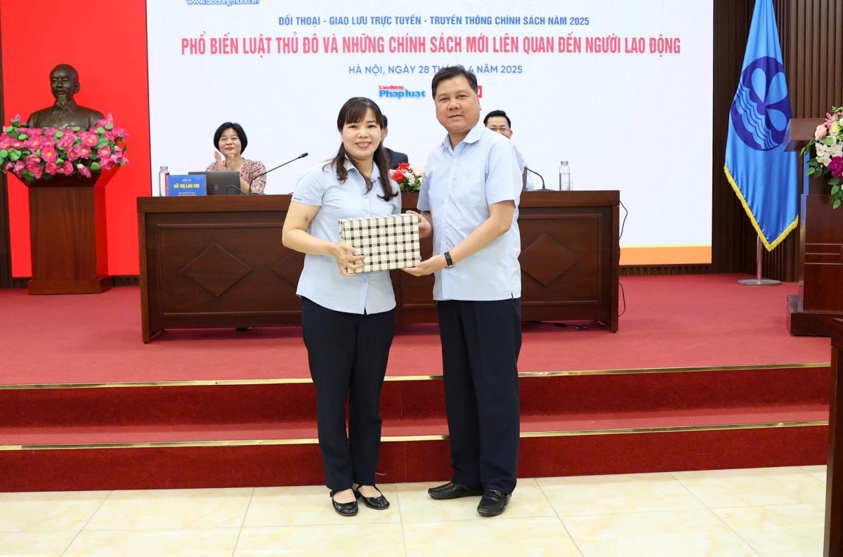 TRỰC TUYẾN HÌNH ẢNH: Đối thoại, giao lưu về những chính sách mới liên quan đến người lao động
