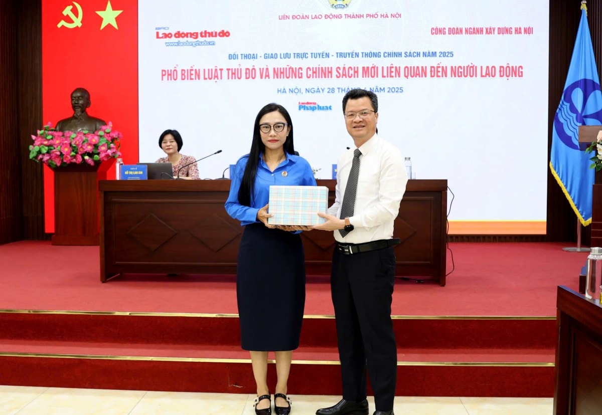 TRỰC TUYẾN HÌNH ẢNH: Đối thoại, giao lưu về những chính sách mới liên quan đến người lao động