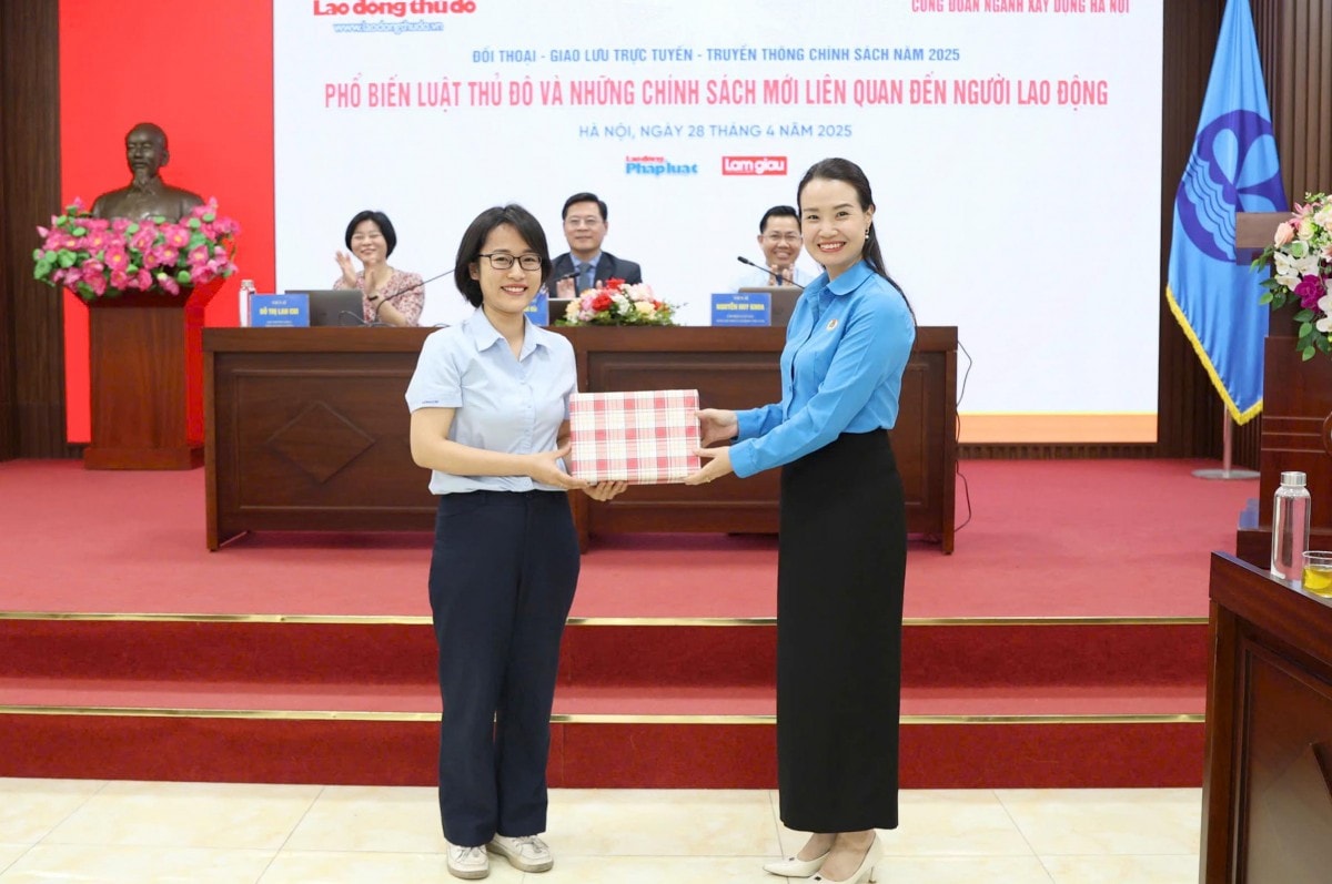 TRỰC TUYẾN HÌNH ẢNH: Đối thoại, giao lưu về những chính sách mới liên quan đến người lao động