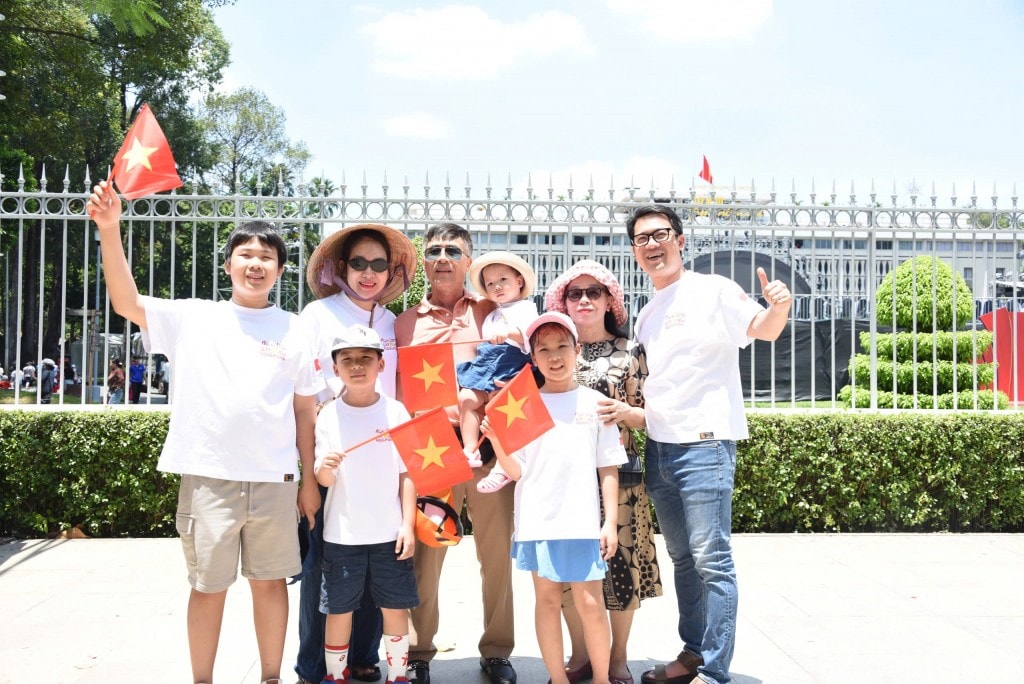 Dịp này, nhiều bậc phụ huynh cũng tranh