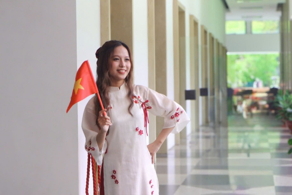 nhờ lấy giúp Thương ở SKĐS và Vân ở Gia đình xã hội và Ngọc ở Giáo dục thời đại với ạ