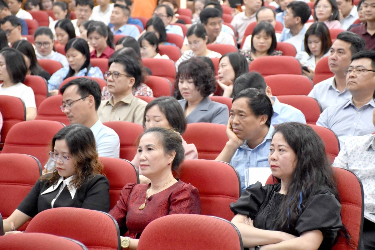 TRỰC TUYẾN HÌNH ẢNH: Giải đáp vướng mắc về chính sách tiền lương, bảo hiểm xã hội và Luật Thủ đô 2024