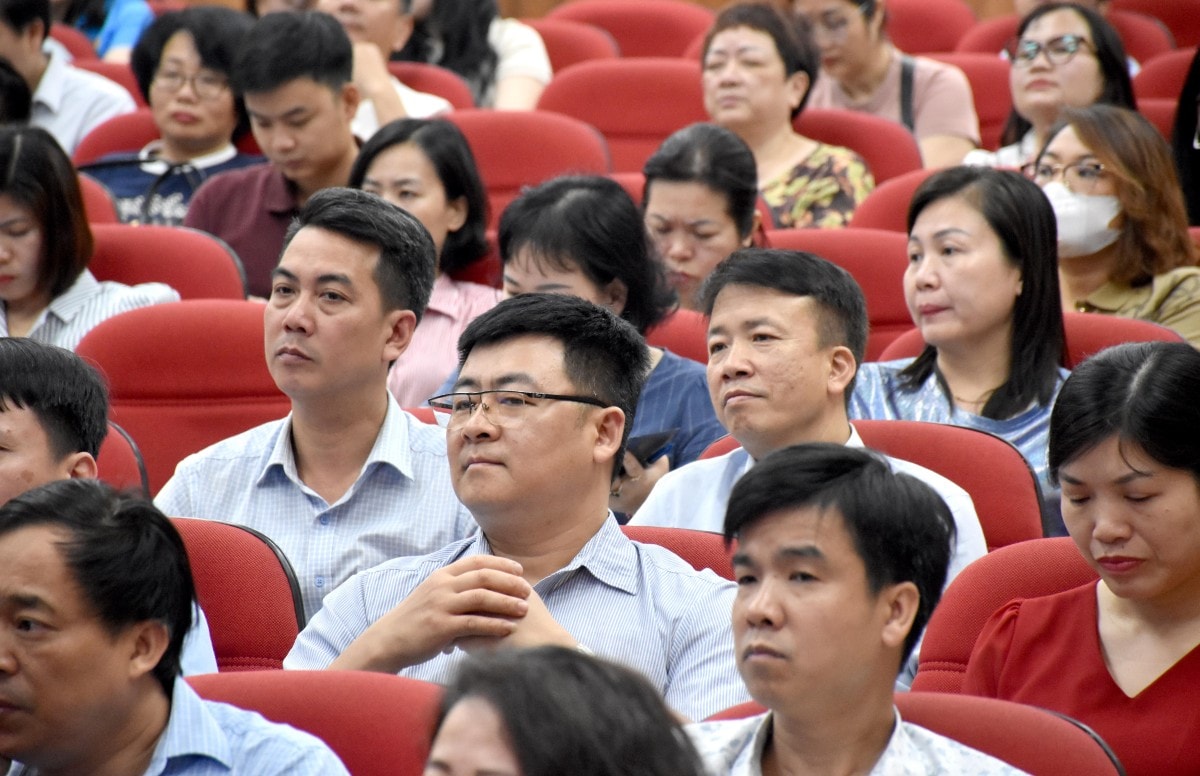 TRỰC TUYẾN HÌNH ẢNH: Giải đáp vướng mắc về chính sách tiền lương, bảo hiểm xã hội và Luật Thủ đô 2024