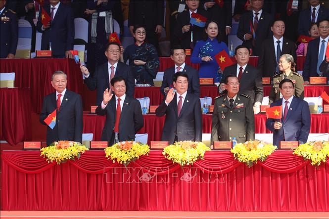 tong-bi-thu-to-lam-cung-cac-dong-chi-lanh-dao-nguyen-lanh-dao-dang-nha-nuoc-va-khach-quoc-te-du-le-ky-niem-50-nam-ngay-giai-phong-mien-nam-thong-nhat-dat-nuoc.-anh-ttxvn.jpg