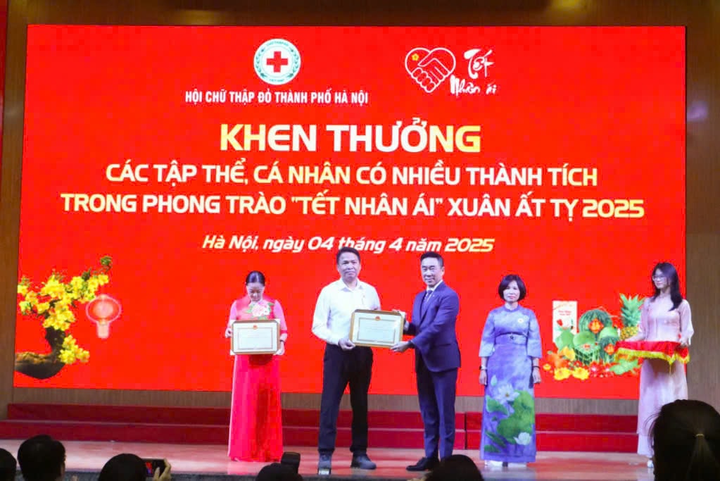 hai-anh-khen.jpg