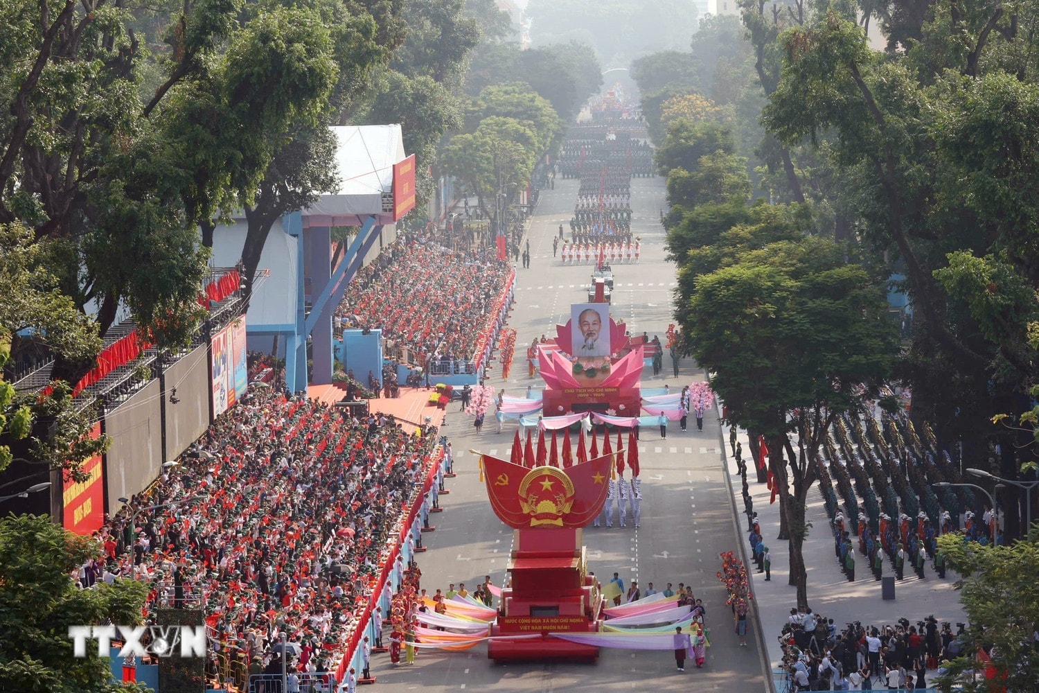 dieu-binh-dieu-hanh-50-nam-giai-phong-12-1745979022644234625958.jpg